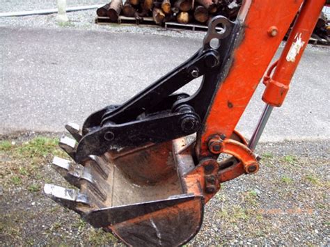 putting a thumb on a mini excavator|manual thumb for mini excavator.